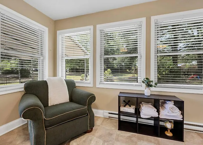 Hamilton Home Playground 2Br