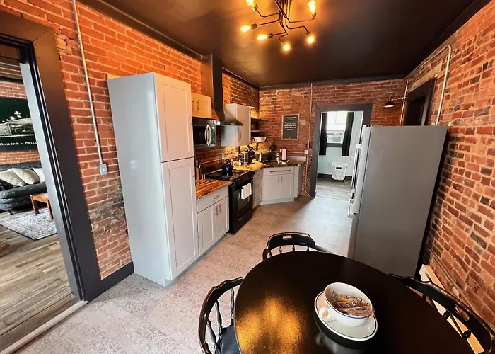 Historic, Stylish Getaway 2 Blocks From Waterfront