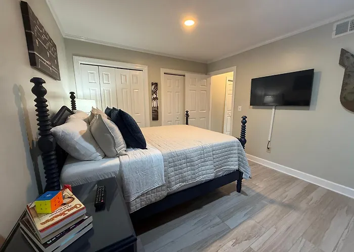 Downtown Waterfront Condo W Boat Slip & Deck
