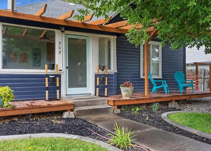 #Stayinmydistrict Historic Charming Bungalow