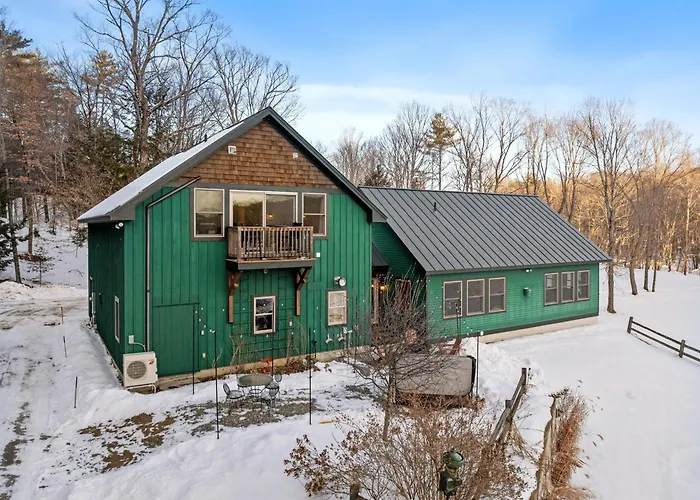 Rivernest - 1700 Feet Of Private Frontage On The Pemi River - 25 Acres, Sleeps 16, Close To Golf, Skiing, Hiking
