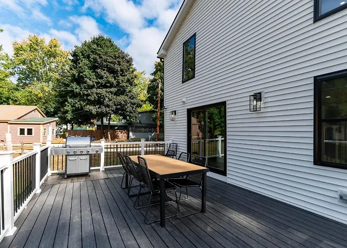 All New Retreat Walk To Village, Fire Pit, Wifi
