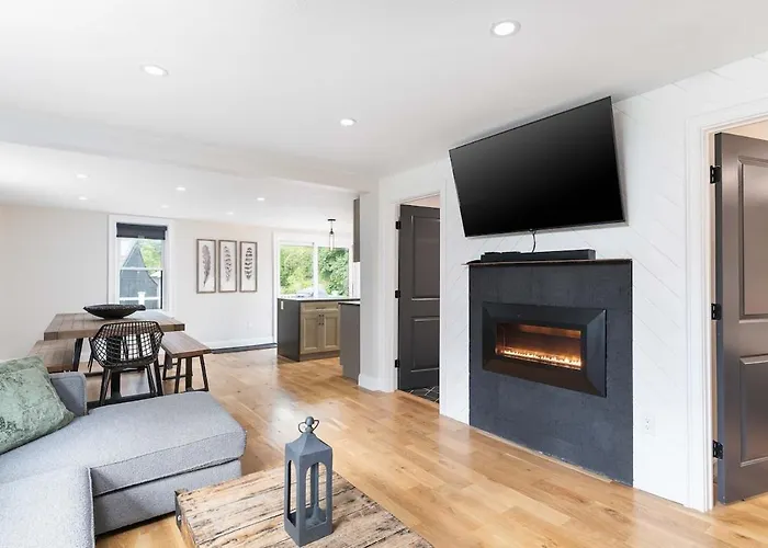 All New Retreat Walk To Village, Fire Pit, Wifi