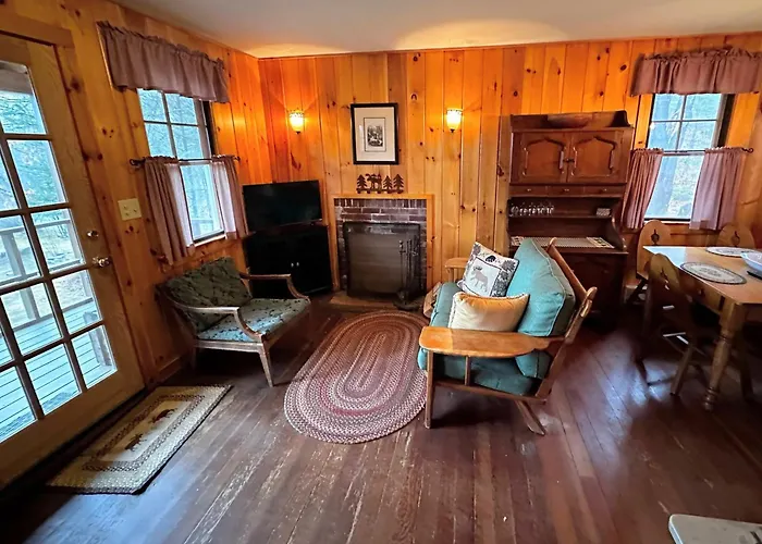 11G Quintessential New England Cottage With Fantastic Views Pool Gym Passes