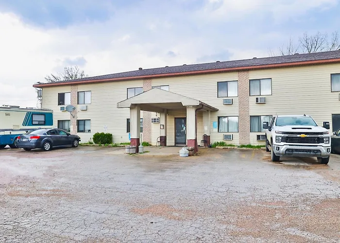 Oyo Hotel Pipestone Mn, Canterbury Park