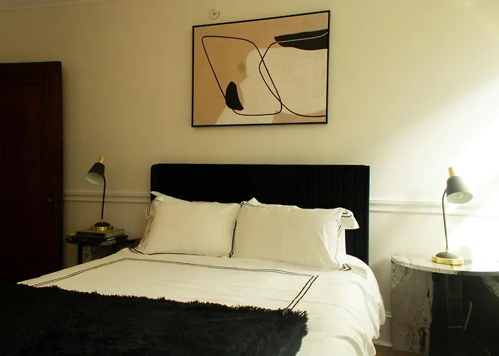 Chateau Connellsville Mcm Minimalist Suite