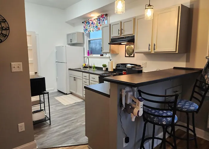 Spacious 2Br Apt Downtown, 2 Blocks From State Capitol