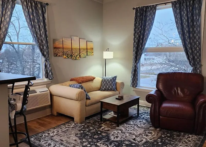 Spacious 2Br Apt Downtown, 2 Blocks From State Capitol