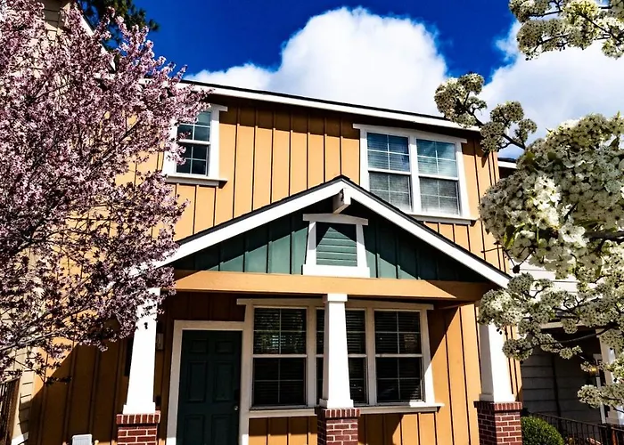 Eat-Sleep-Stroll-Repeat! Walkable Midtown 2Br Home