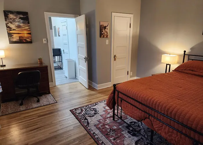 Spacious 2Br Apt Downtown, 2 Blocks From State Capitol