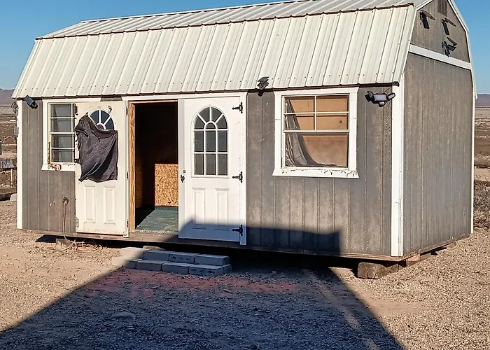 Cabin At Desert Gardens Oasis In Lobo, Tx