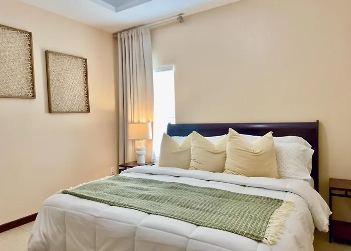 Modern & Cozy - 3 Bed Apt With Prime Loc!