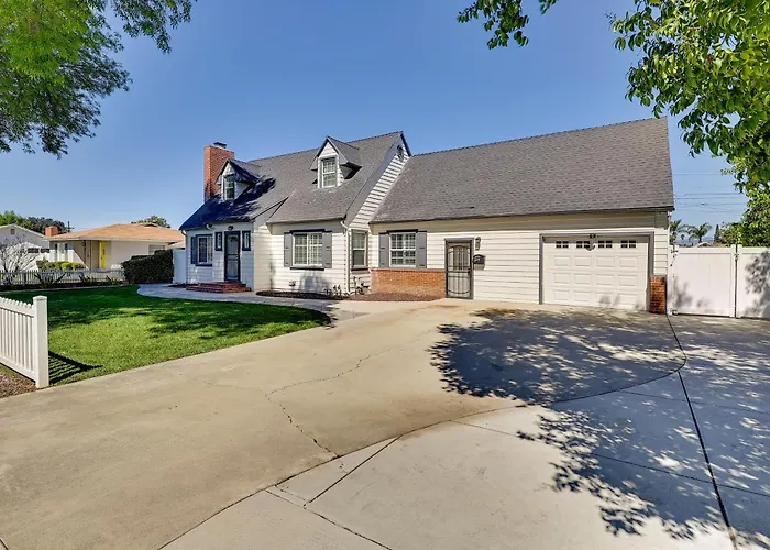 4 Mi To Dtwn: Riverside Gem W/ Pool & Game Room