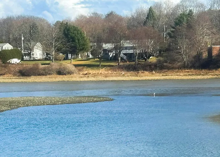 Wiggly Bridge Landing