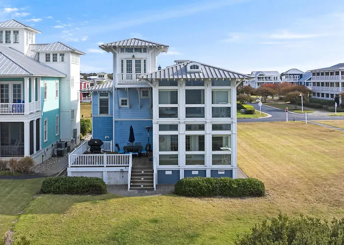 The Blue Pearl - Luxurious Beachfront Living With Community Pool!