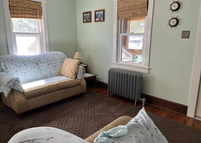 Ship Bottom Ocean Block Beach Cottage Great Location Only 3 Houses From The Sand And Surf Walking Distance To Shops, Dining And Mini Golf 11490