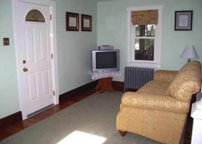 Ship Bottom Ocean Block Beach Cottage Great Location Only 3 Houses From The Sand And Surf Walking Distance To Shops, Dining And Mini Golf 11490