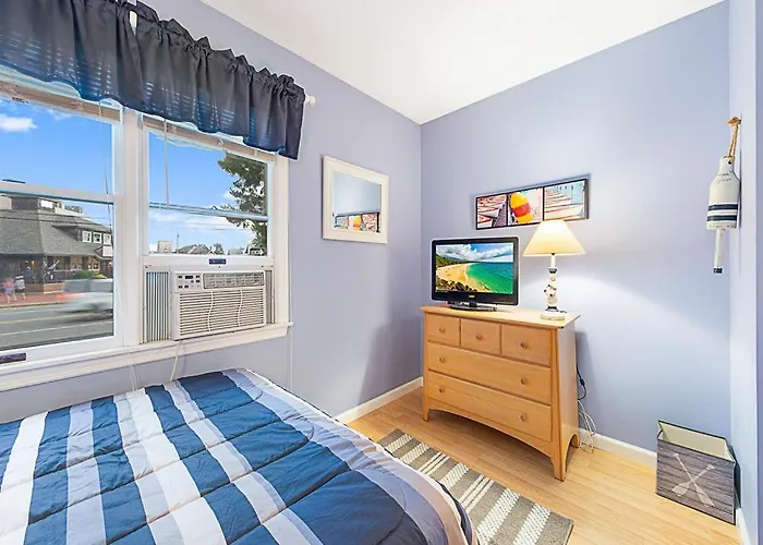 Wifi Ourdoor Shower Porch Ocean Side 1St Floor Duplex, A Short Walk From The Best Lbi Attractions, A Small Park, And The Beach