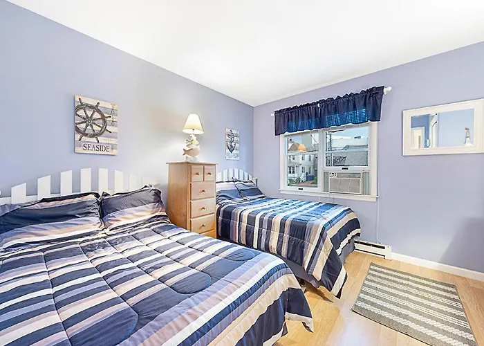 Wifi Ourdoor Shower Porch Ocean Side 1St Floor Duplex, A Short Walk From The Best Lbi Attractions, A Small Park, And The Beach