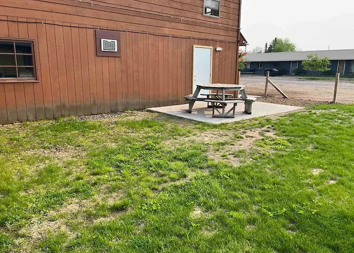 The Bear Den
