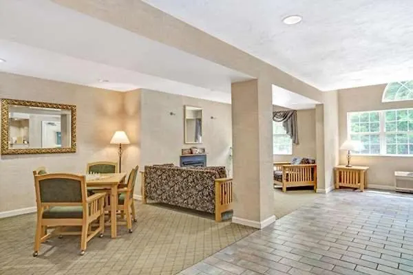 Sturbridge Plaza Hotel