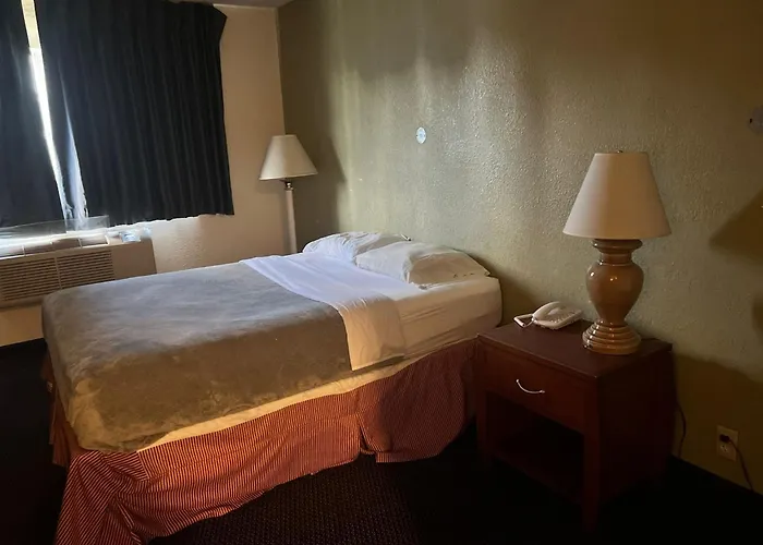 Villa Inn Motel Near Hwy 12 Wi Capital O
