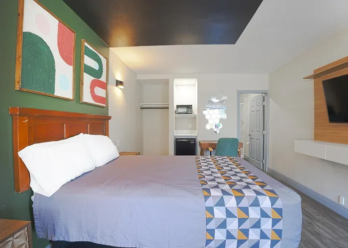 Sunrise Inn By Oyo Titusville Fl