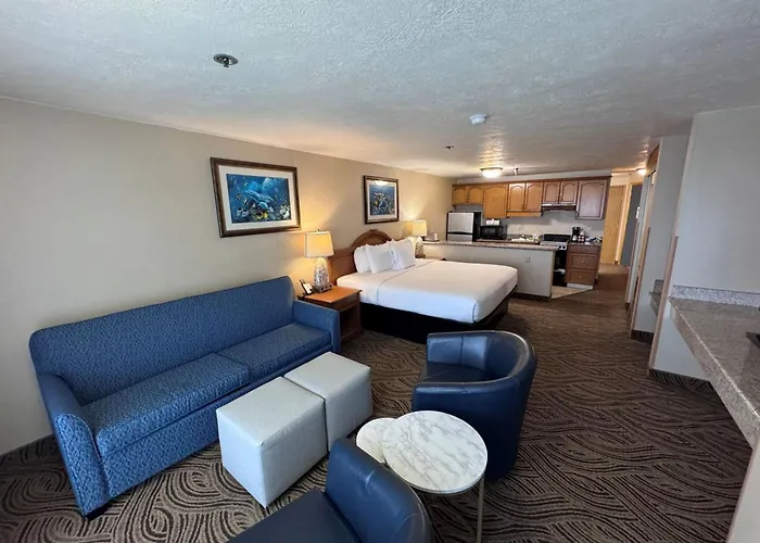 Promenade Inn & Suites Oceanfront