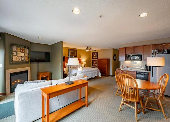 A125 Studio Lake View