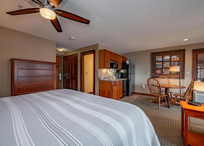 A125 Studio Lake View