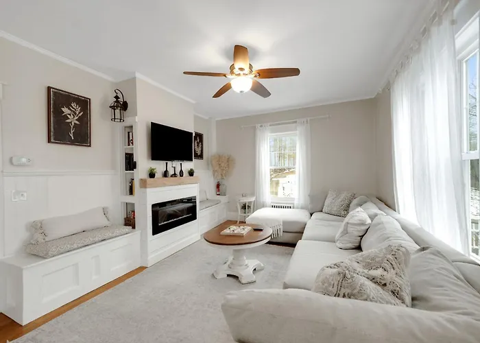 Main House-5 Bed 3 Bath-Pet Friendly 50 Fee