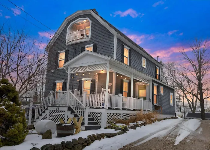 Main House-5 Bed 3 Bath-Pet Friendly 50 Fee