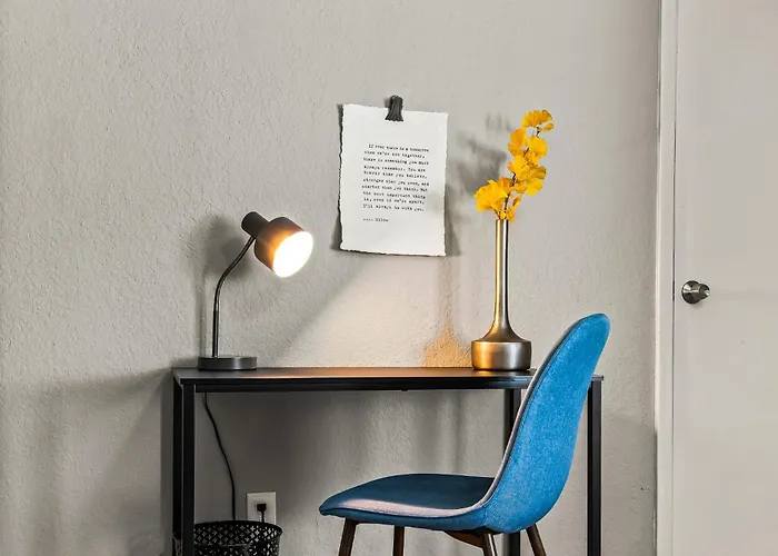 Luxe 2-Bedroom Retreat Workspace Netflix