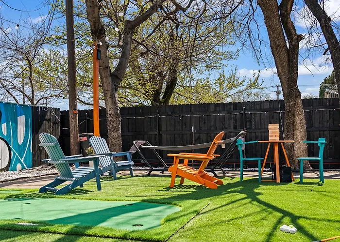 Stylish & Comfy Downtown Gem Irving Parking