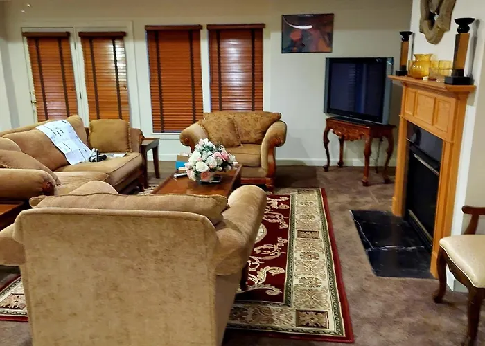 Exquisite & Serene 1 Bedroom, 1 Full Bath Apartment