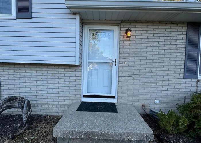 Spacious Home, 5 Mins To Missouri Valley College
