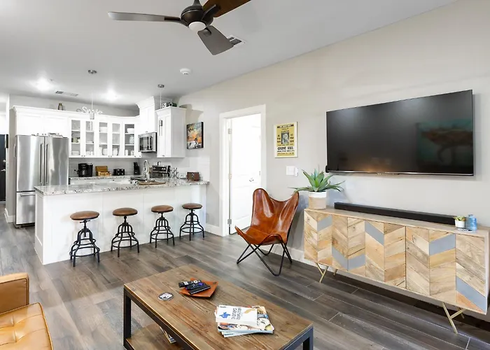 Gruene Condo, Walk To Gruene Hall, On River!