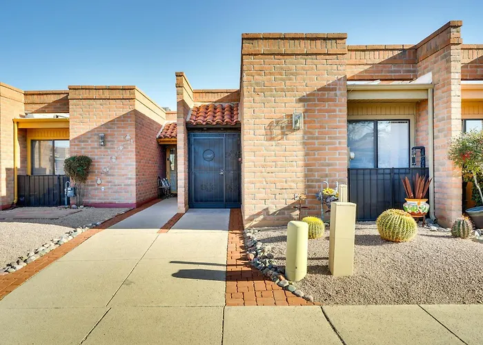 Close To Golf: Mtn-View Townhome In Green Valley