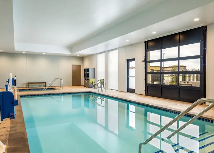La Quinta Inn And Suites By Wyndham Lincoln