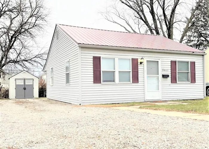 Pontiac - Secluded Backyard, Pet Friendly
