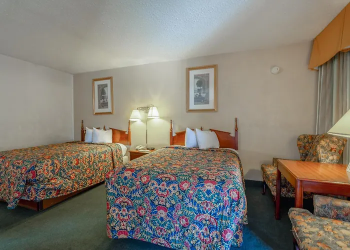 Royal Holiday Motel By Belvilla Gallup I-40