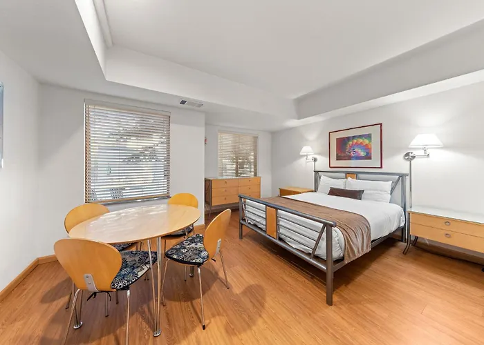 Palisades Tahoe Lodge Rentals Studio #109
