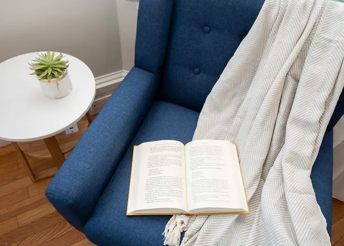 Jennifer'S Cozy Apt Near Brown W In Unit Laundry