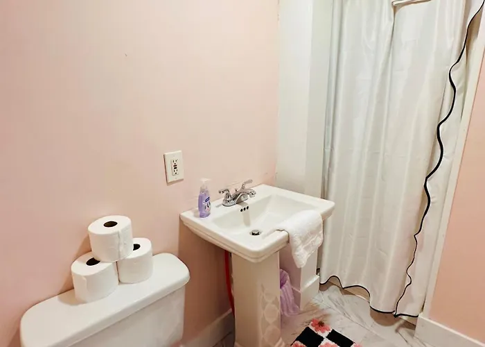 Simple & Convenient Downtown Living