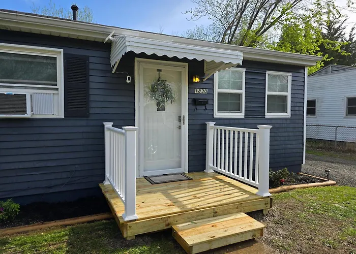 Cozy Haven In Hampton Roads Near Beaches, Military Bases & Historic Sites