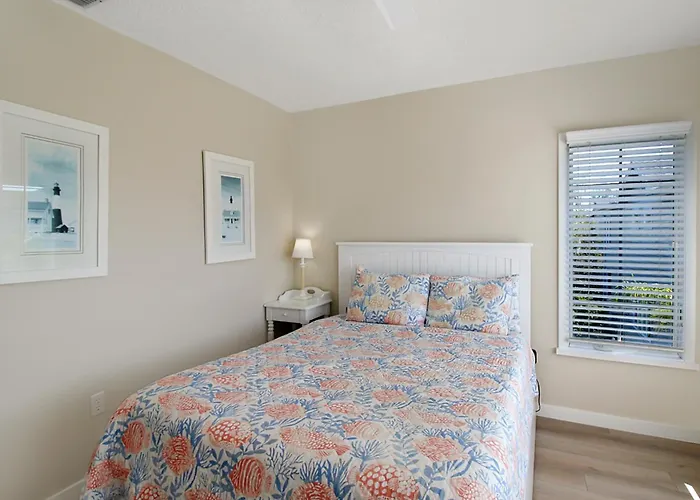 Stylish Longboat Key Townhome Minutes To Beach Ospreys Nest