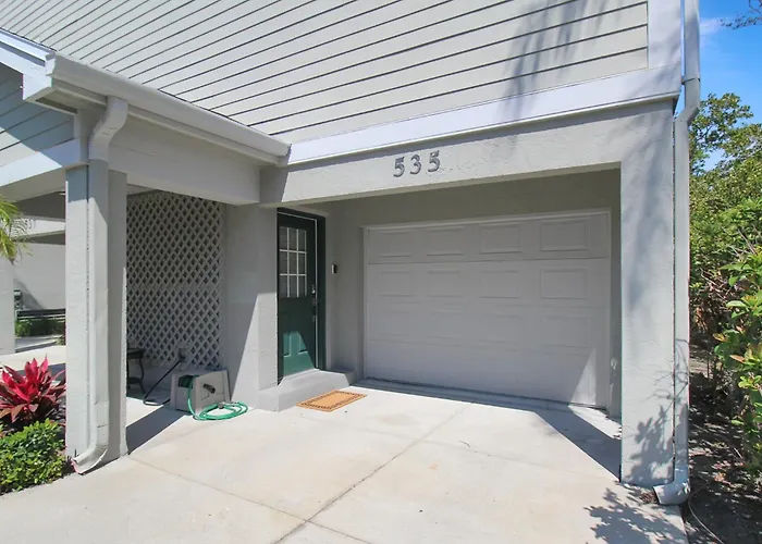 Stylish Longboat Key Townhome Minutes To Beach Ospreys Nest