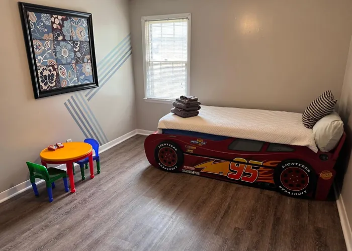 Decatur Chic Family Home With Pool Table