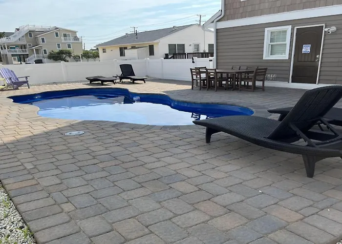 Pet Friendly, Bayside Surf City, Private Yard, Pool, Elevator Roof Top Deck Beach Badges