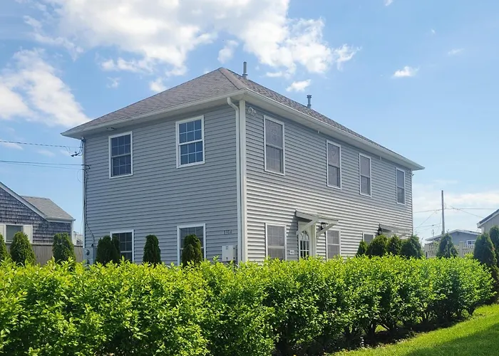 2 Bedroom Beach Condo, 1 Block From Shore